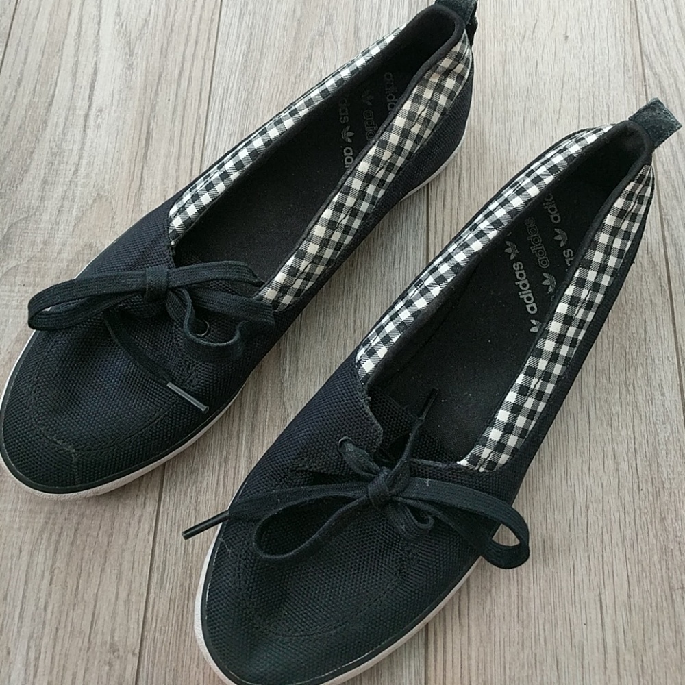 Used Adidas flats, womens, size 8